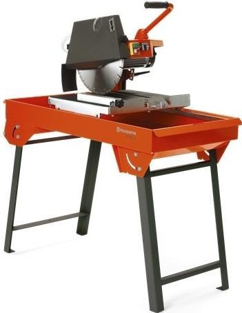 S touto stolovou pilou lze dosáhnout maximální hloubky řezu 100 mm při řezání z jedné strany nebo až 150 mm při řezání z obou stran.
