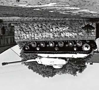 Tou dobou stál v Přelouči na tehdejším náměstí Rudé armády již 18 let tank na podstavci, který připomínal, že Československo v roce 1945 osvobodila sovětská armáda.