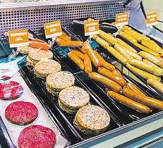 Jsou ovšem masa, která jsou bezmasa zcela přiznaně azákazníci to vítají. Jde otakzvaná vegetariánská masa, která se prodávají ivčesku.