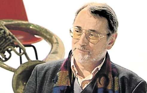 Jak však dokazuje nedávno vydaná publikace Nadechnutí, Rostislav Černý nebyl jen skvělý textař, ale také tvůrce básní či aforismů.
