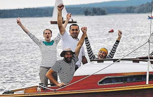 2 14. července 2017 Českolipsko Křižníky ovládly Máchovojezero Vpočátku závod dvou lodí, který se během osmi ročníků změnil ve hromadné klání dřevěných i jiných plachetnic.