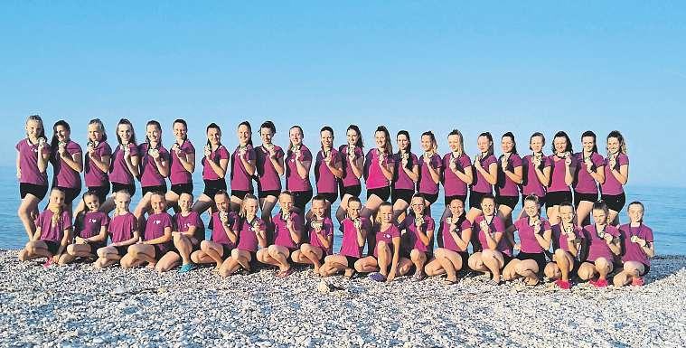 Českolipsko 14. července 2017 31 Mažoretky jsoumistryně Evropy TOMÁŠ LÁNSKÝ ČESKÁ LÍPA Mažoretkám Rytmic Česká Lípa sepodařil nevídaný úspěch.