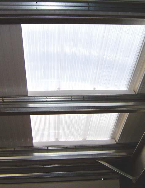 52 říslušenství rosvětlovací panely, světlíky a sunizery Střešní prosvětlovací panely KS1000 C, KS1000 C double skin rosvětlovací panely Kingspan snižují nároky na umělé osvětlení v objektech, což