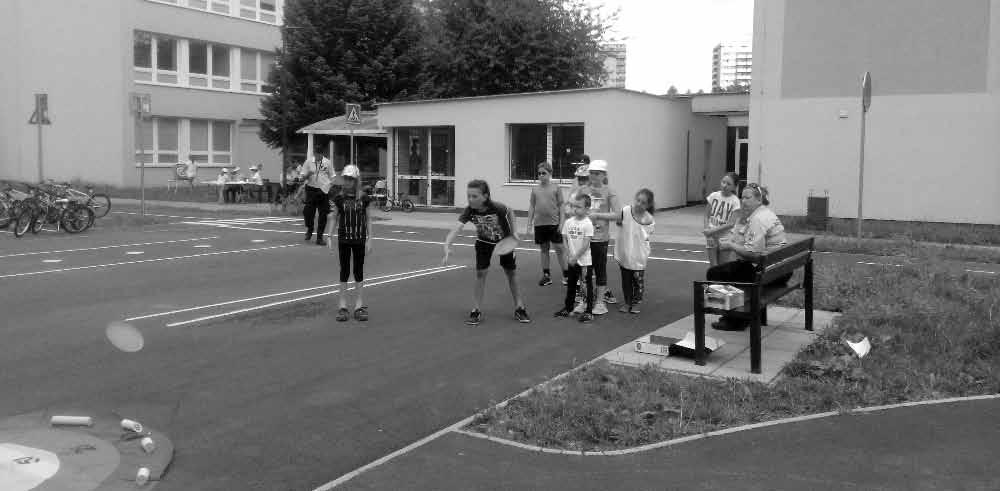 V pondělí navštívily integrované centrum městské policie a hasičů v Nové Bělé, včetně ukázek výcviku Na příměstský tábor se v letošním roce přihlásil opravdu velký počet dětí, což svědčí o oblibě a