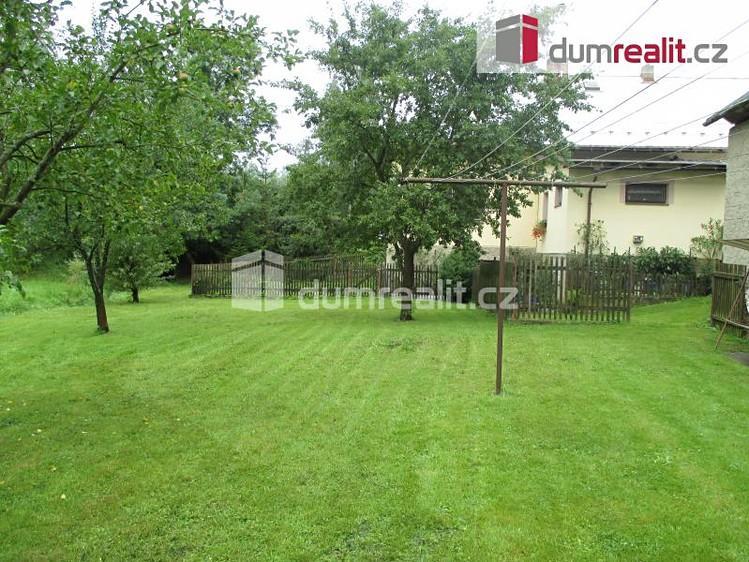 celkové poplatky při vytápění plynem 4.900,- Kč za měsíc.