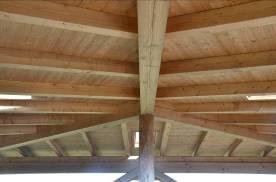bezpečnou montáž terasových prken, či dřevěného opláštění fasády (obrázky 9 a 10) Vruty WT se používají nejen u