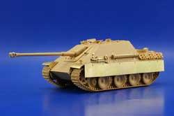 II od Trumpeteru. 28029 M-10 exterior 1/48 Tamiya 28022 M-10 interior 1/48 Tamiya Ani sad pro techniku není málo.