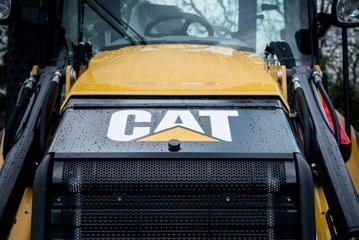 Hydraulický systém s konstantním tlakem a regulací zatížení aktivně přizpůsobuje hydraulický výkon a průtok, což umožňuje používání plných