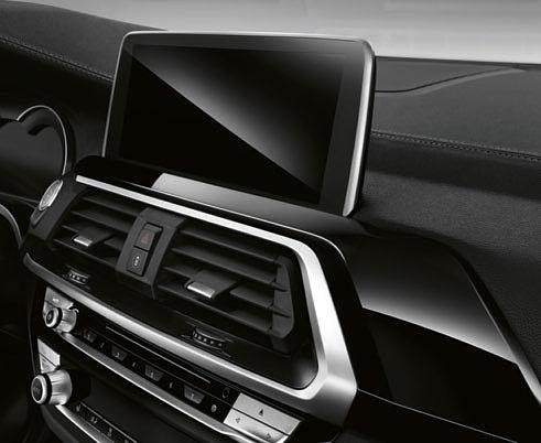 Leskle černé obložení interiéru Piano Black vytváří obzvláště elegantní kontrast.