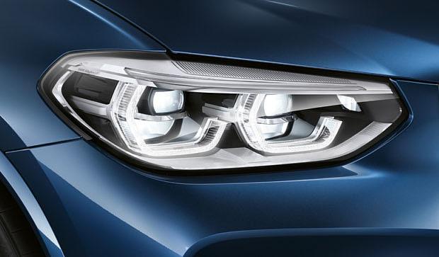 Tato výbava obsahuje také funkci BMW Selective Beam, odbočovací světla, světla denního svícení a adaptivní