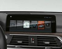Plnobarevný BMW Head Up Displej 3 promítá všechny důležité informace o jízdě přímo do zorného pole řidiče, a ten se tak může plně koncentrovat na řízení.
