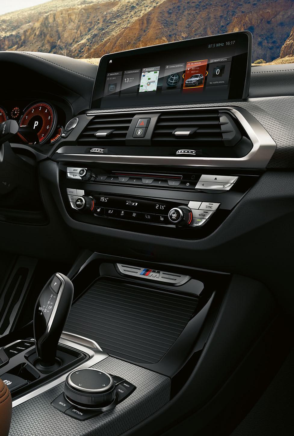 INTELIGENTNÍ OVLÁDÁNÍ HLASEM A GESTY * PLNOBAREVNÝ BMW HEAD-UP DISPLEJ *
