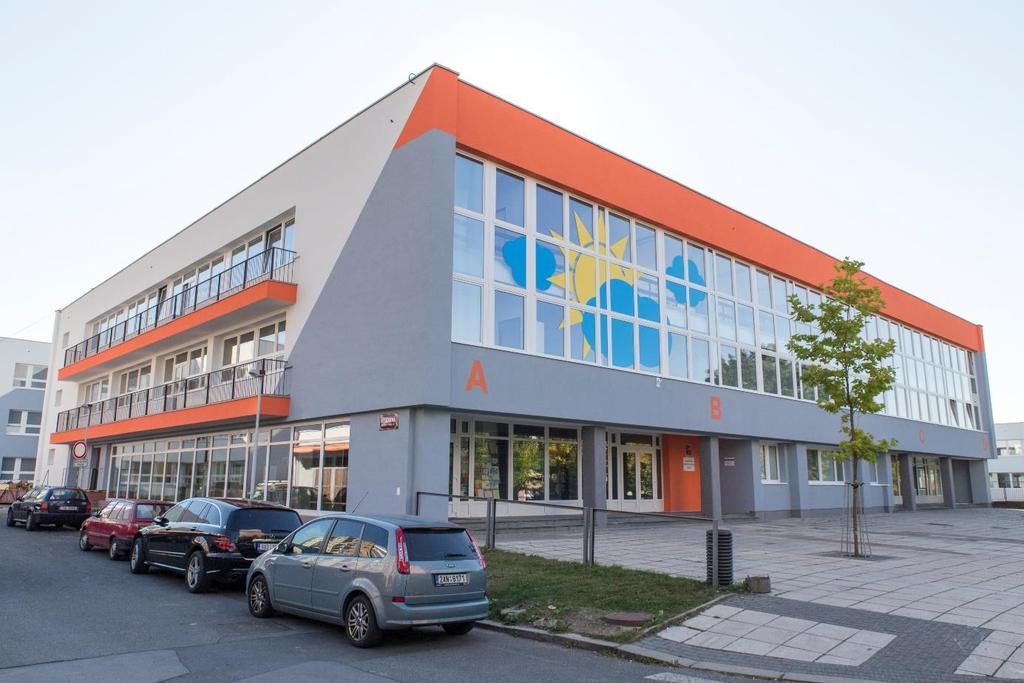Výroční zpráva Základní školy profesora Švejcara v Praze 12 za školní rok 2015/2016 1. Správní obvod Městská část Praha 12, Písková 830/25, 143 12 Praha 4 Modřany 2.