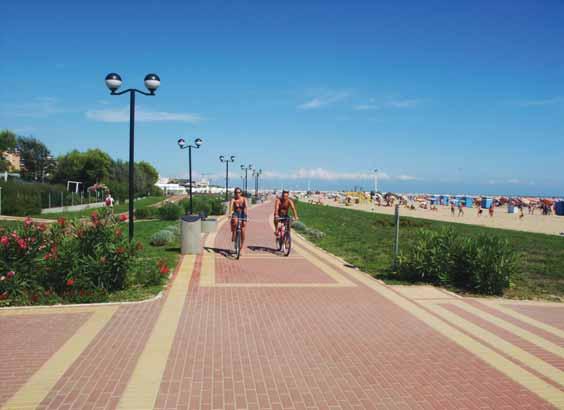 BIBIONE Velmi oblíbené přímořské letovisko, ležící východně od Benátek, je ideálním místem pro dovolenou nejen pro rodiny a jednotlivce, ale i pro školní kolektivy a skupinové zájezdy.