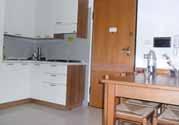 sprchou a WC, SAT TV, sejf, mikrovlnná trouba, klimatizace, balkon. Max. obsazení 6 osob.