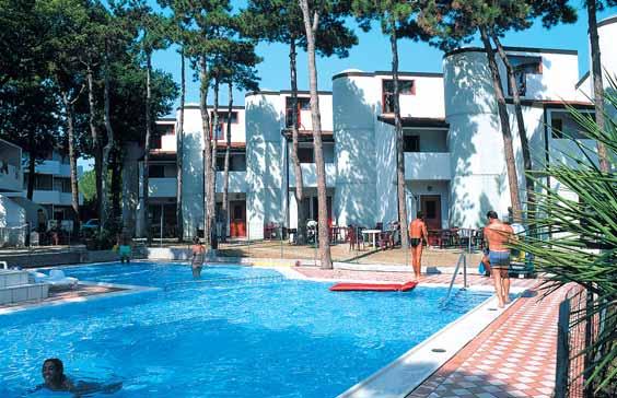 balkonu. Každý apartmán je vybaven SAT TV a sejfem. Maximální počet osob - 7.