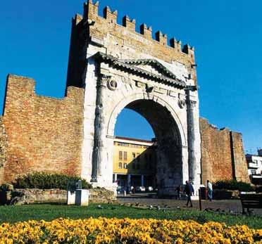 Při výletech do okolí je nejvíce navštěvován 25 km vzdálený horský stát San Marino s proslulou skalní pevností, ale i Ravenna s antickými a středověkými památkami.