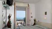 190 Kč nou, sprcha, WC, TV, telefon s přímou volbou, balkon. Možnost 2 přistýlek.