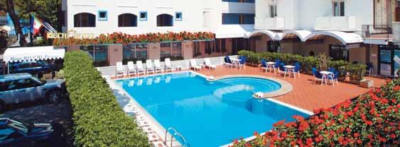 Hotel AUGUSTEA *** superior ITÁLIE RIMINI přímo u pláže polopenze v ceně recepce 24 hodin bazén SAT TV,