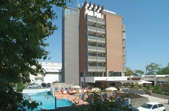 Hotel EURHOTEL *** superior ITÁLIE RIMINI Poloha: Hotel s bazénem leží 100 m od pláže v