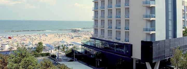 Hotel DE LONDRES *** ITÁLIE RICCIONE 50 m od pláže dítě do 2 let na přistýlce pobyt zdarma