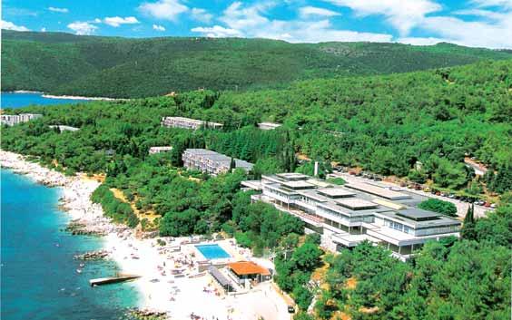 CHORVATSKO RABAC Hotel GIRANDELLA ** vhodné pro rodiny s dětmi polopenze formou bufetu sportovní a kulturní vyžití Poloha: Zrekonstruovaný komplex (r.