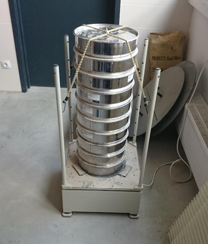 Obr. 10 Elektro-magnetická prosévačka kameniva Obr.