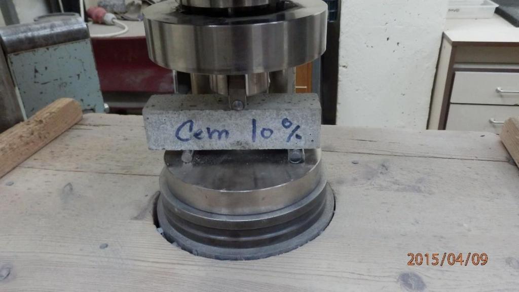 Pevnost betonu v tahu za ohybu Pevnost v tahu za ohybu byla zkoušena dle normy ČSN EN 12390 3 [31].