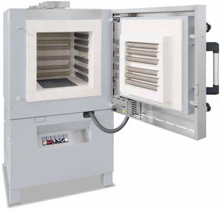 Komorová pec LF 60/4 s ventilátorem na čerstvý vzduch pro urychlení dob chlazení Dodatečné vybavení Paralelní vyklápěcí dvířka vyklápějící se směrem od obsluhy k otevření v horkém stavu Zdvihací