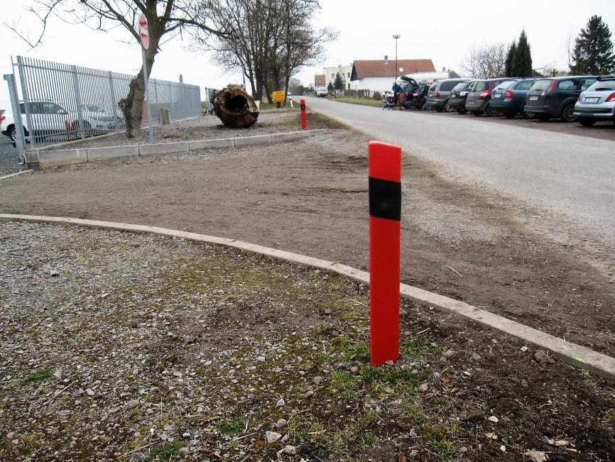 stanovené povinnosti dát přednost v jízdě při vjíždění z účelové pozemní komunikace na jinou pozemní komunikaci je skutečnost, že snad s výjimkou klasické nezpevněné