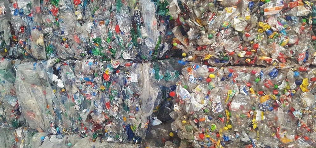Recyklace není ovlivněna pouze kvalitou primárních surovin a materiálovým složením obalů, cenami energií, mzdovými náklady, poptávkou po výrobcích ale rovněž způsobem sběru a svozu odpadu, kdy