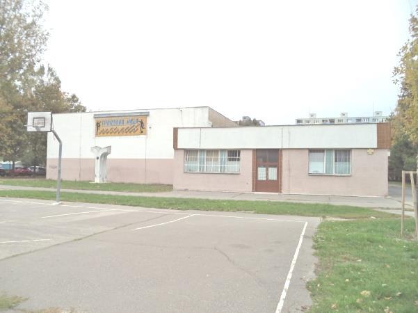 Informácia o objekte športovej haly Prokofievova V objekte športovej haly sú vytvorené veľká a malá telocvičňa, posilňovňa, hygienické zariadenia, šatne, bufet, kancelárie a sklady.