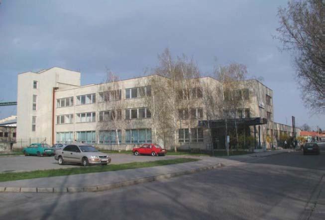 Levice Sládkovičova 24 8 Budova sa nachádza v zastavanom území mesta Levice. Objekt má jedno podzemné a tri nadzemné podlažia.