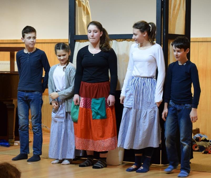 marionety k maňáskům s pointou zahranou s předměty pod názvem Čtyřikrát Čert a Káča. Inscenaci žáci zahráli divákům na Předváděčce a dětem na Dopoledni pro MŠ celkem šestkrát!