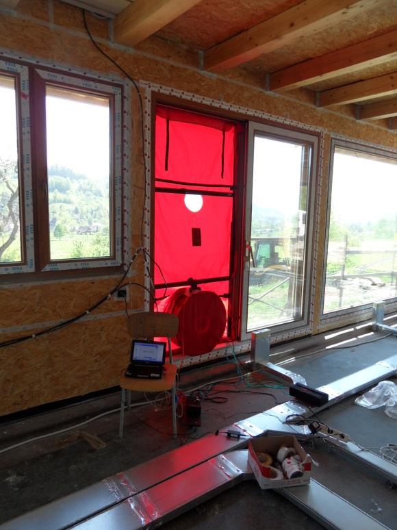 zduchotěsnosti obálk energetick pasiních domů zhledem k jednotliým konstrukčním sstémům.