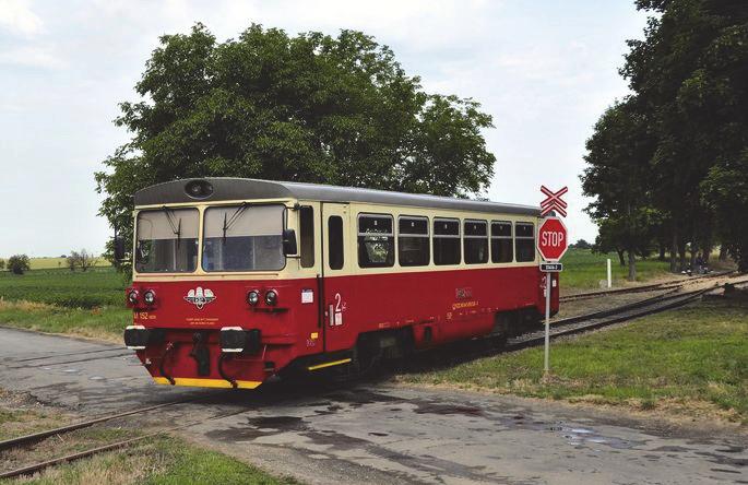 Kunratická škola, Kunratice a Šeberák, zastávka U Libušské sokolovny pouze ve směru Smíchovské nádraží.