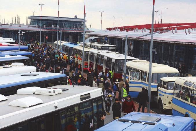 Srovnání cenové výhodnosti jízdenek PID Trasa ČD obyčejná (Kč) ČD se slevou IN25 (Kč) 6/8 Jízdenka PID (Kč) Cesty mezi Středočeským krajem a Prahou Příbram Praha-Smíchov (rychlík) 110 83 68 / 54*
