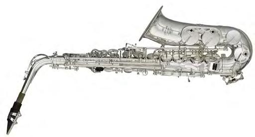 B klarinet, francouzský (Böhm) systém, plastové tělo, 17 klapek, 6 brýlových kroužků, stavitelná palcová opěrka, niklovaná mechanika. Dodáváno vč. plastového (ABS) kufru.