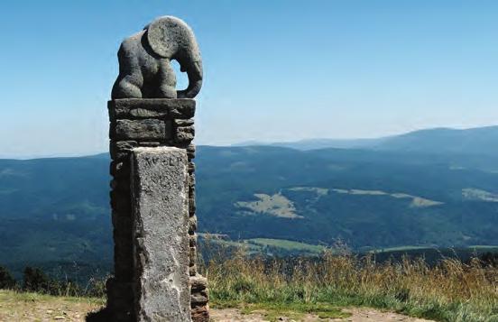 Seznámení s průvodci a trasou celého výletu (zde je možnost vybrat ze dvou variant, výjezd lanovkou na Slaměnku na začátku výletu, nebo návštěva chaty Slaměnka na konci výletu a následný sjezd