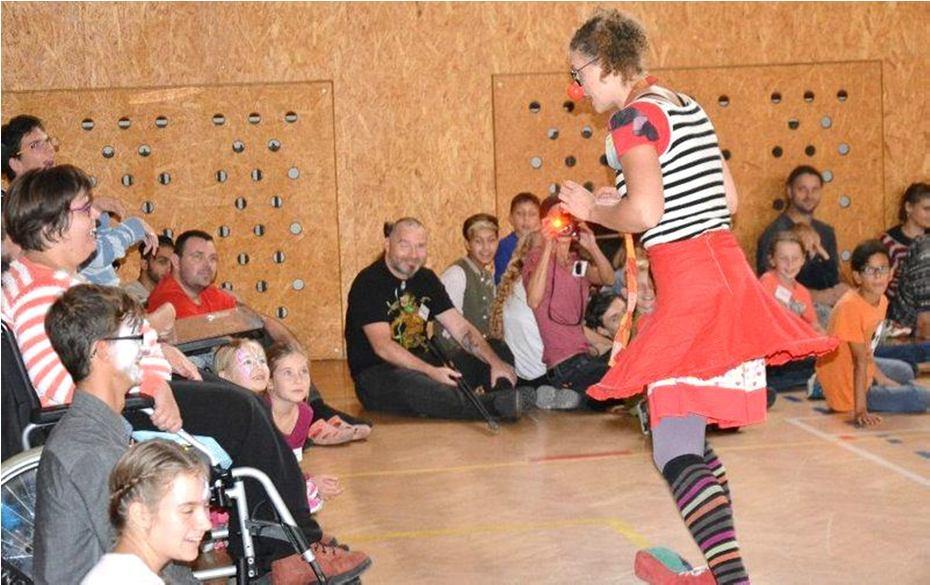 Středisko VÝZVA integrační klub BRÁNA 9 Co jsme dělali: 1) Každý účastník si může zkusit 1 anebo 2 mýdla, pokud má dost potřeb na vaření