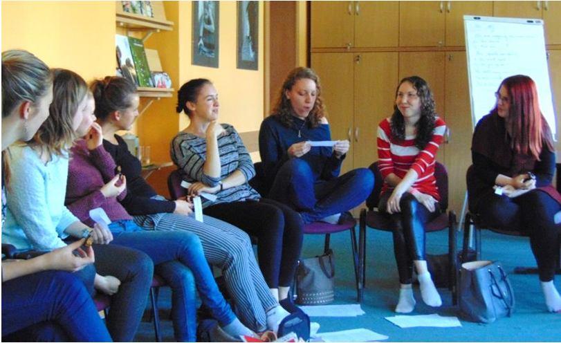 Středisko VÝZVA odlehčovací služba RESPIT 3 NOVÁ POSILA DO ODLEHČOVACÍ SLUŽBY RESPIT Odlehčovací služba RESPIT se v letošním roce 2017 (do října) může pochlubit 2113 odasistovaných hodin u 44 rodin