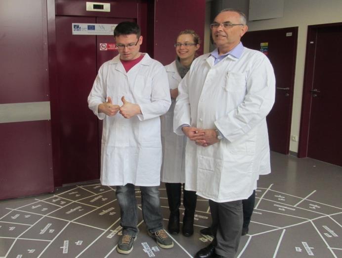 Pedagogové Záhadná DNA (3 hodiny) Náplní kurzu je: DNA - informace o DNA, struktura - skládání 3D modelu dvojšroubovice barvení DNA v buňkách ústní sliznice a následné sledování v mikroskopu extrakce