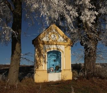 1/ U KAPLIČKY Jedná se o část veřejného prostranství v jeho severní části, jehož ústředním