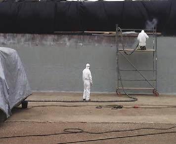 prostředí. Beton jako cementový kompozit může podléhat degradaci např. v důsledku působení kyselých vod, kapalin a plynů, síranů, oxidu uhličitého, hořečnatých solí, hladových vod, atd.