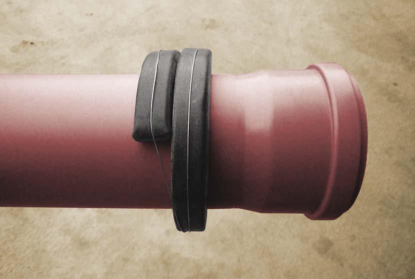 16 Pro zajištění těsnící funkce je třeba, aby vzdálenost dilatačního pásu od okolní výztuže byla min. 20 mm (u betonu s kamenivem Dmax=16 mm).