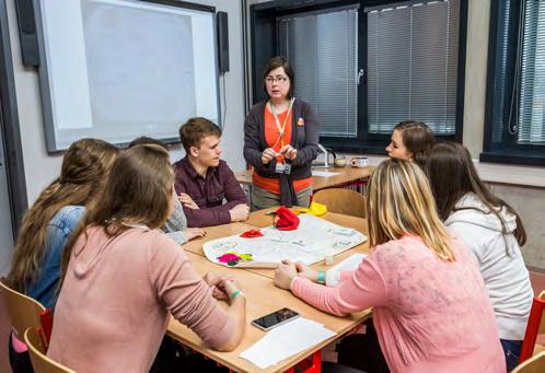 základní školy 2. stupeň 22 23 základní školy 2. stupeň Žijí tady s námi!* Program zaměřený na základní laboratorní metody pozorování mikroorganismů.