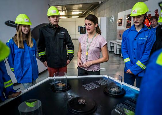 Střední školy 31 střední školy Různé úhly pohledu NOVINKA Jak se ve výtvarném umění prolínají pohyb, světlo a geometrie?