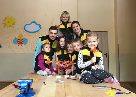 expozice Geometráček aneb Bavíme se stavíme* V průběhu programu děti zjistí, z jakých geometrických tvarů se skládají věci kolem nás, naučí se je rozpoznávat, pojmenovat a v rámci procvičení pomohou