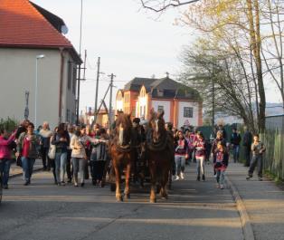 Za sezónu 2015-2016 navštívilo kluziště v dopoledních hodinách v rámci školního bruslení více než 1 000 žáků a v odpoledních hodinách prošlo kluzištěm cca 2 500 návštěvníků z řad veřejnosti.