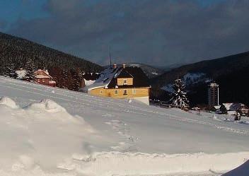 Sezóna Mimosezóna snídaně polopenze snídaně polopenze Externí dospělá osoba a děti nad 11 let 3 010,- 4 060,- 2 730,- 3 780,- Externí cena - děti 3-6,99 let 1 806,- 2 436,- 1 670,- 2 268,- Externí